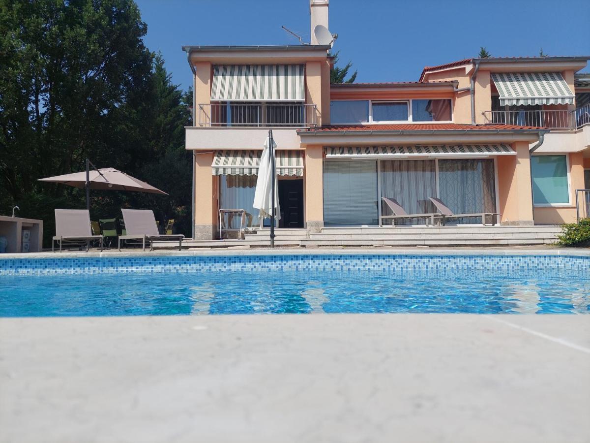 Apartments In Villa Azra Rijeka Exterior photo