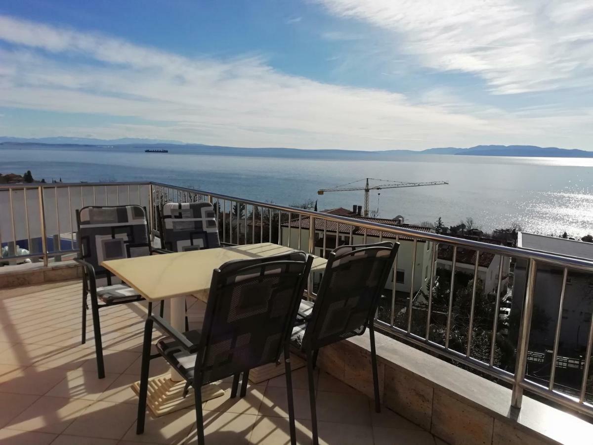 Apartments In Villa Azra Rijeka Exterior photo
