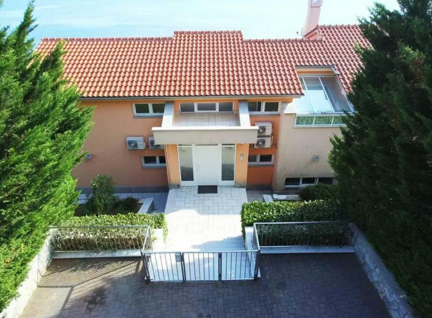 Apartments In Villa Azra Rijeka Exterior photo